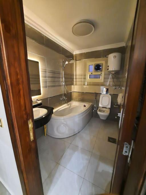 المهندسين جامعة الدول اطلالة على النيل مميز Apartment Cairo