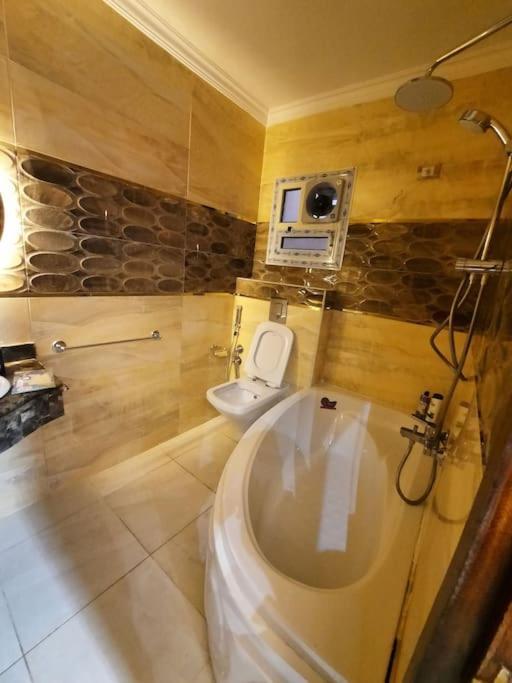 المهندسين جامعة الدول اطلالة على النيل مميز Apartment Cairo